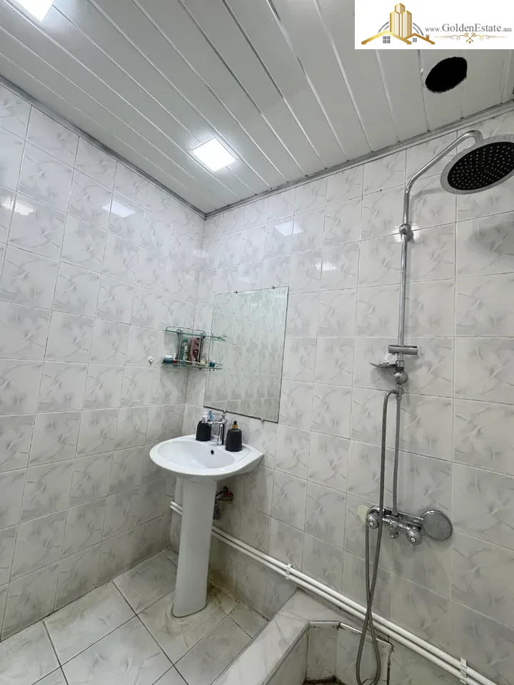 5 սենյականոց բնակարան Ռուբինյանց փողոցում Քանաքեռ-Զեյթունում, 140 քմ, 1/5 հարկ, 2 սանհանգույց