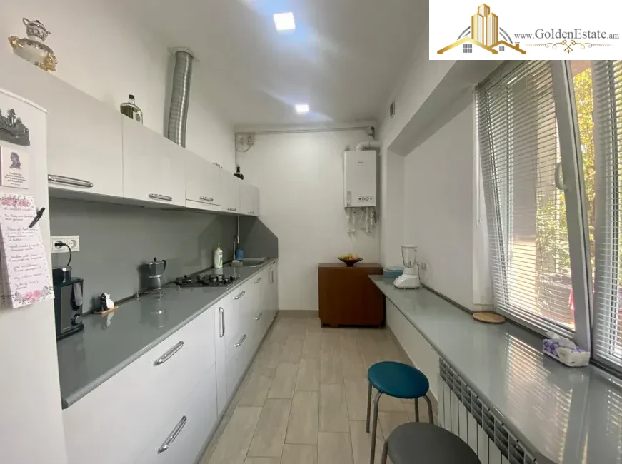 2 սենյականոց բնակարան Խանջյան փողոցում կենտրոնում, 52 քմ, նախավերջին հարկ, բարձր առաստաղներ