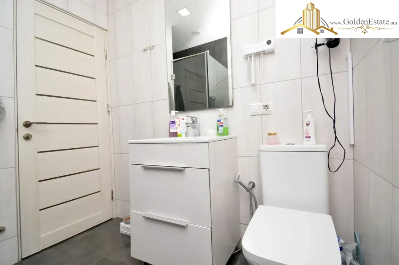 2 սենյականոց բնակարան Խանջյան փողոցում կենտրոնում, 52 քմ, նախավերջին հարկ, բարձր առաստաղներ