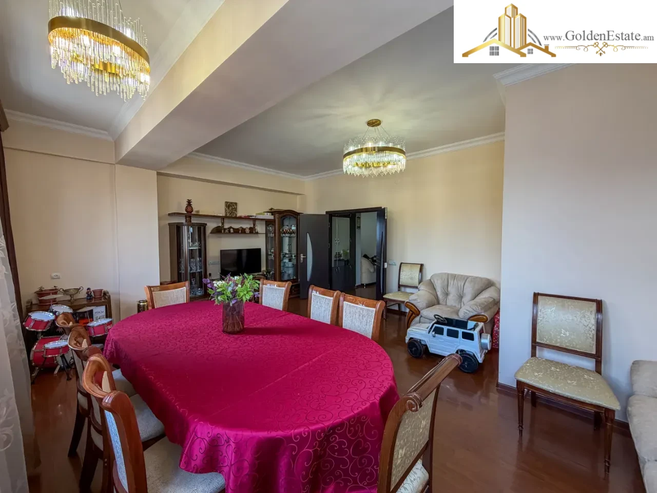 4 սենյականոց բնակարան նորակառույց շենքում Պարույր Սևակի փողոցում Քանաքեռ-Զեյթունում, 140 քմ