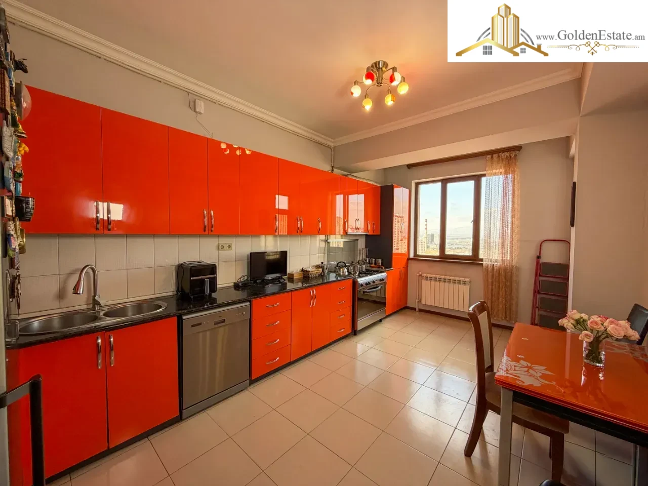 4 սենյականոց բնակարան նորակառույց շենքում Պարույր Սևակի փողոցում Քանաքեռ-Զեյթունում, 140 քմ