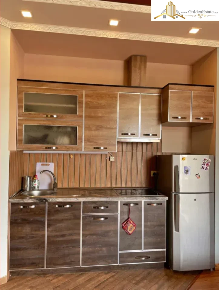 2 սենյականոց բնակարան Կոմիտասի պողոտայում Արաբկիրում, 40 քմ, 2/5 հարկ, բարձր առաստաղներ, քարե շենք