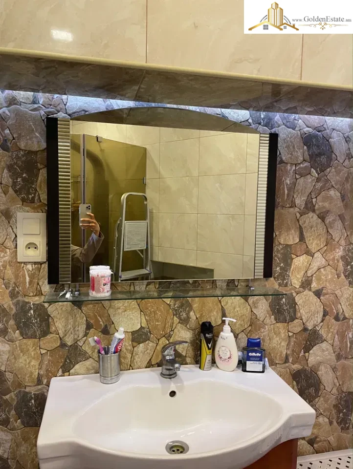 2 սենյականոց բնակարան Կոմիտասի պողոտայում Արաբկիրում, 40 քմ, 2/5 հարկ, բարձր առաստաղներ, քարե շենք