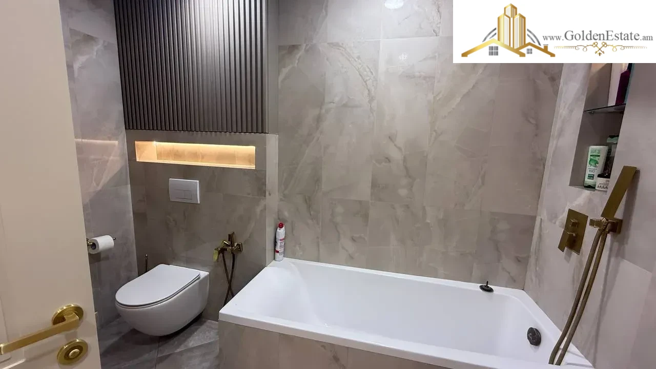 3 սենյականոց բնակարան նորակառույց շենքում Չարենցի փողոցում կենտրոնում, 83 քմ, 5/15 հարկ