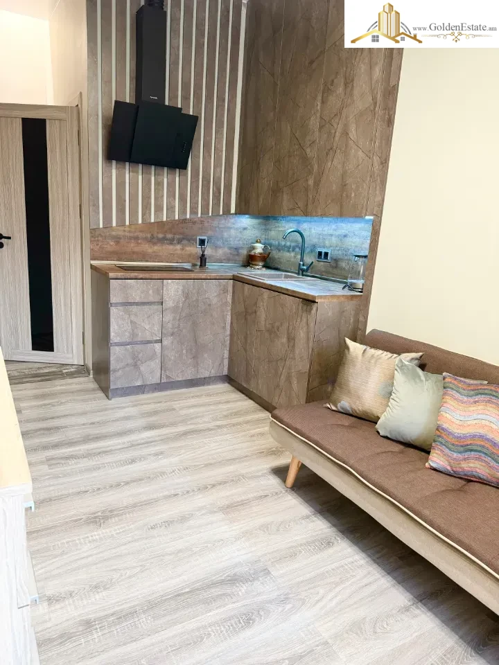 2 սենյականոց բնակարան նորակառույց շենքում Խորենացու փողոցում կենտրոնում, 26 քմ, բարձր առաստաղներ