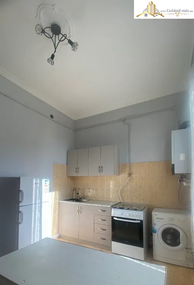 2 սենյականոց բնակարան Կոմիտասի պողոտայում Արաբկիրում, 38 քմ, 2/5 հարկ, բարձր առաստաղներ, քարե շենք