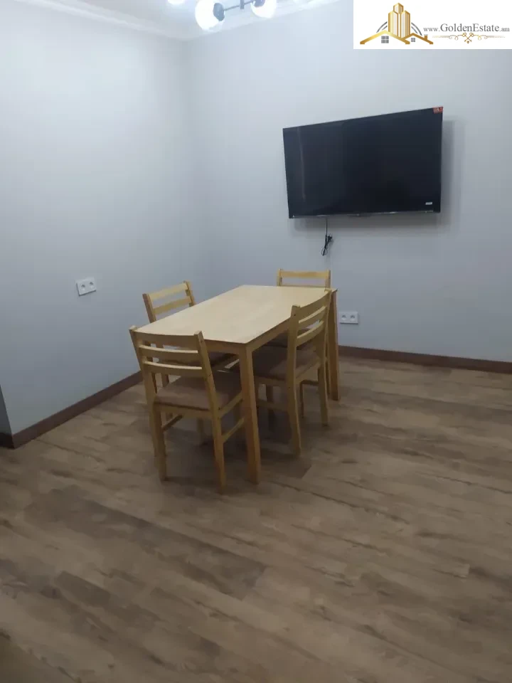 3 սենյականոց բնակարան Վահրամ Փափազյան փողոցում Արաբկիրում, 76 քմ, 1/5 հարկ, քարե շենք