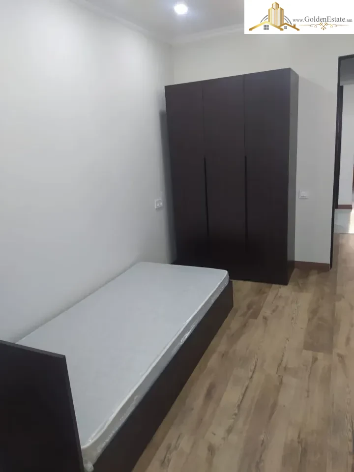 3 սենյականոց բնակարան Վահրամ Փափազյան փողոցում Արաբկիրում, 76 քմ, 1/5 հարկ, քարե շենք