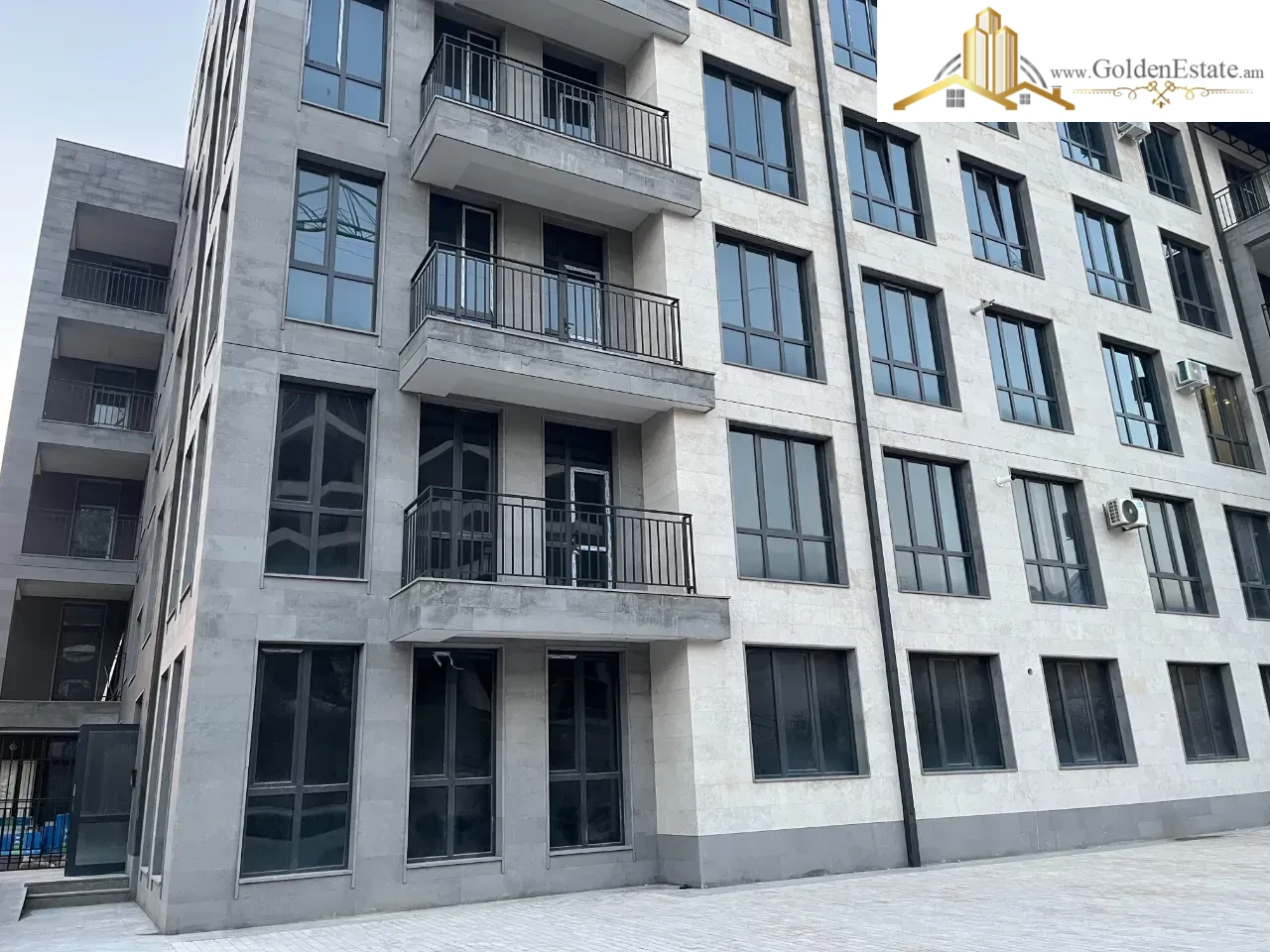 2 սենյականոց բնակարան նորակառույց շենքում Գևորգ Ջահուկյան փողոցում կենտրոնում, 71 քմ, 2/5 հարկ