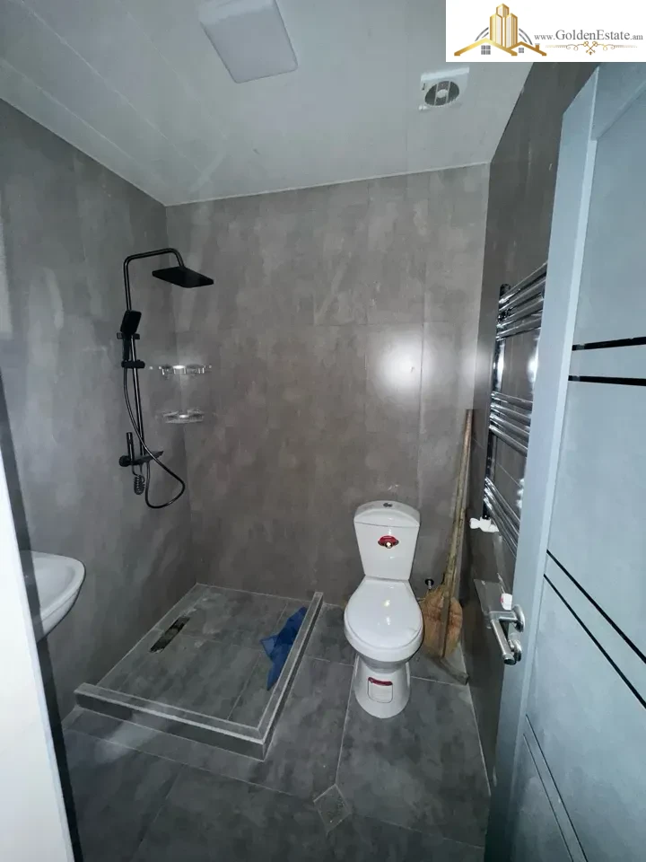 2 սենյականոց բնակարան նորակառույց շենքում Ադոնցի փողոցում Արաբկիրում, 54 քմ, 2/8 հարկ, քարե շենք