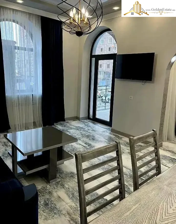 2 սենյականոց բնակարան Աղբյուր Սերոբի փողոցում Արաբկիրում, 72 քմ, նախավերջին հարկ, բարձր առաստաղներ