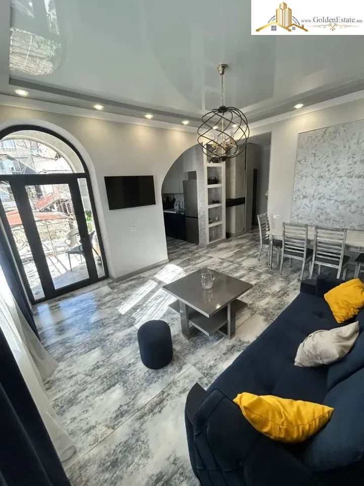 2 սենյականոց բնակարան Աղբյուր Սերոբի փողոցում Արաբկիրում, 72 քմ, նախավերջին հարկ, բարձր առաստաղներ