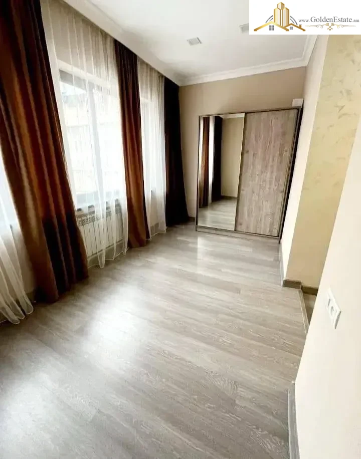 2 սենյականոց բնակարան Աղբյուր Սերոբի փողոցում Արաբկիրում, 72 քմ, նախավերջին հարկ, բարձր առաստաղներ