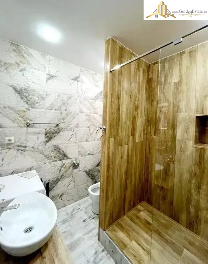 2 սենյականոց բնակարան Աղբյուր Սերոբի փողոցում Արաբկիրում, 72 քմ, նախավերջին հարկ, բարձր առաստաղներ