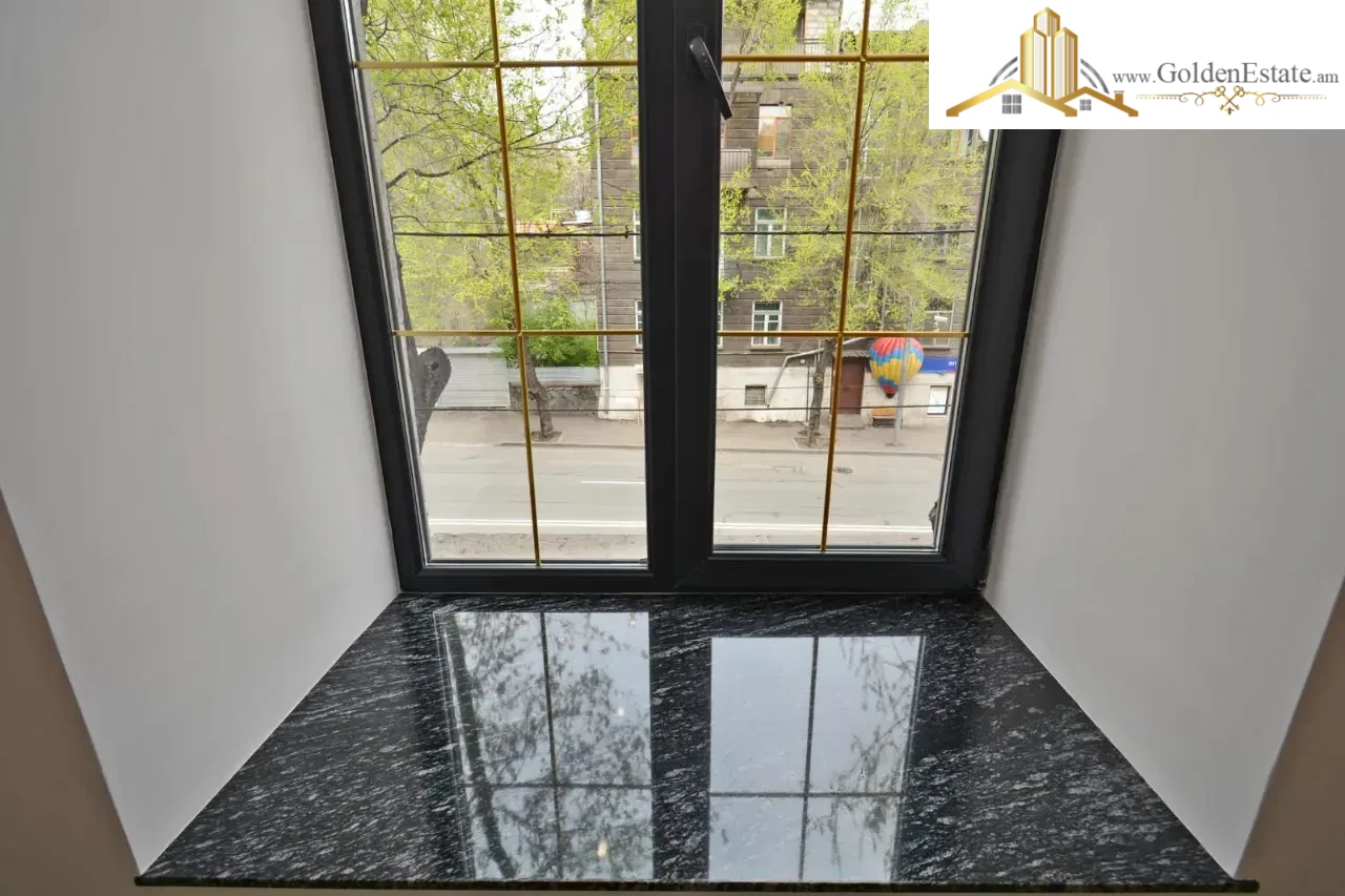 3 սենյականոց բնակարան Պարոնյան փողոցում կենտրոնում, 67 քմ, նախավերջին հարկ, բարձր առաստաղներ
