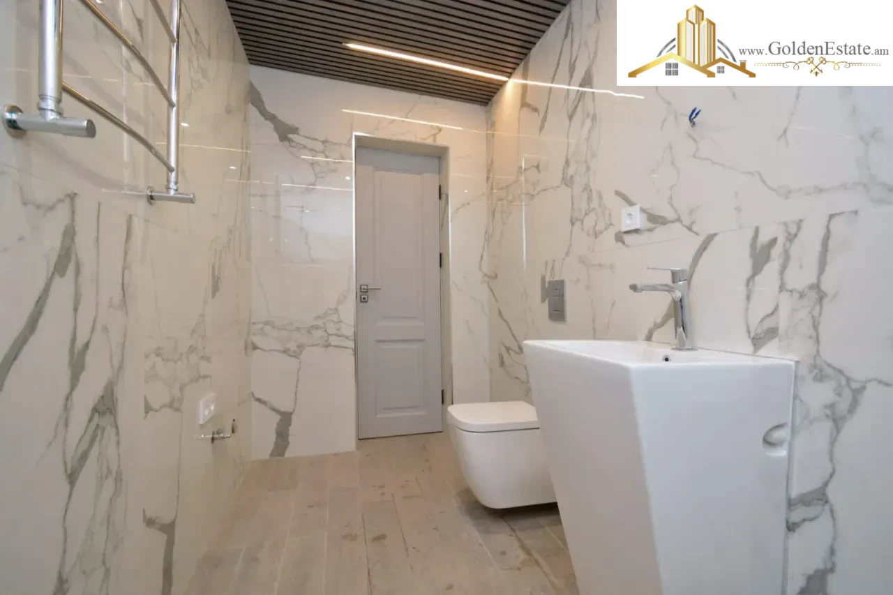 3 սենյականոց բնակարան Պարոնյան փողոցում կենտրոնում, 67 քմ, նախավերջին հարկ, բարձր առաստաղներ