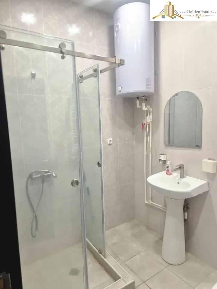 2 սենյականոց բնակարան նորակառույց շենքում Ղափանցյան փողոցում Արաբկիրում, 65 քմ, նախավերջին հարկ