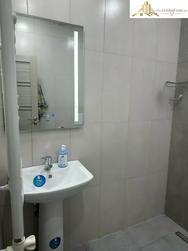 2 սենյականոց բնակարան նորակառույց շենքում Ադոնցի փողոցում Արաբկիրում, 47 քմ, նախավերջին հարկ