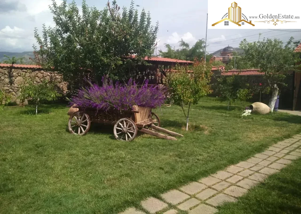 📣 Վաճառվում է Հյուրանոց Ազատամարտիկների փողոցում Գառնիում, 3,500 քմ
