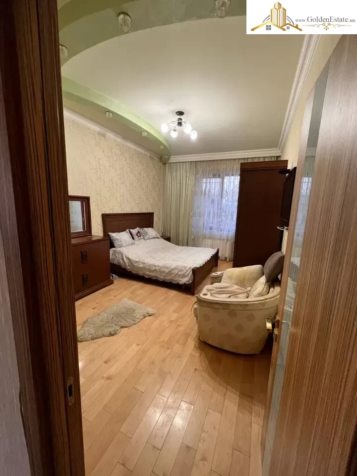 📣 Վաճառվում է Երկու հարկանի քարե տուն Մելքումովի փողոցում Դավթաշենում, 500 քմ, 1200 քմ հողի վրա, 3+ սանհանգույց