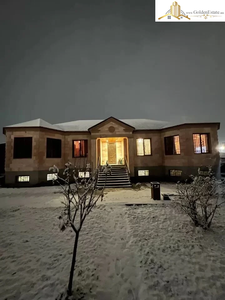 📣 Վաճառվում է Երկու հարկանի քարե տուն Մելքումովի փողոցում Դավթաշենում, 500 քմ, 1200 քմ հողի վրա, 3+ սանհանգույց