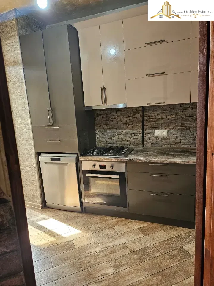 📣 Վաճառվում է 5 սենյականոց բնակարան Մարիա Յակոբսեն փողոցում Արաբկիրում, 82 քմ, նախավերջին հարկ, 2 սանհանգույց