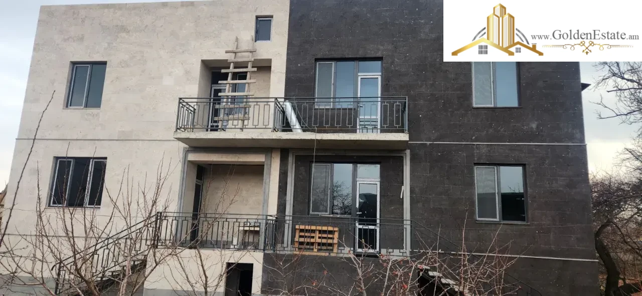 📣 Վաճառվում է Երեք հարկանի թաունհաուզ Ղափանցյան փողոցում Արաբկիրում, 550 քմ, 650 քմ հողի վրա, 3+ սանհանգույց