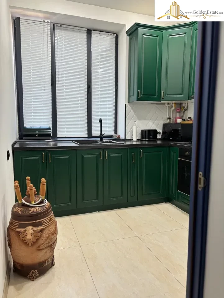📣 Продаётся 3-комнатная квартира на улице Мамиконянц в Арабкире, 64 м², 1/5 этаж, высокие потолки, каменное здание