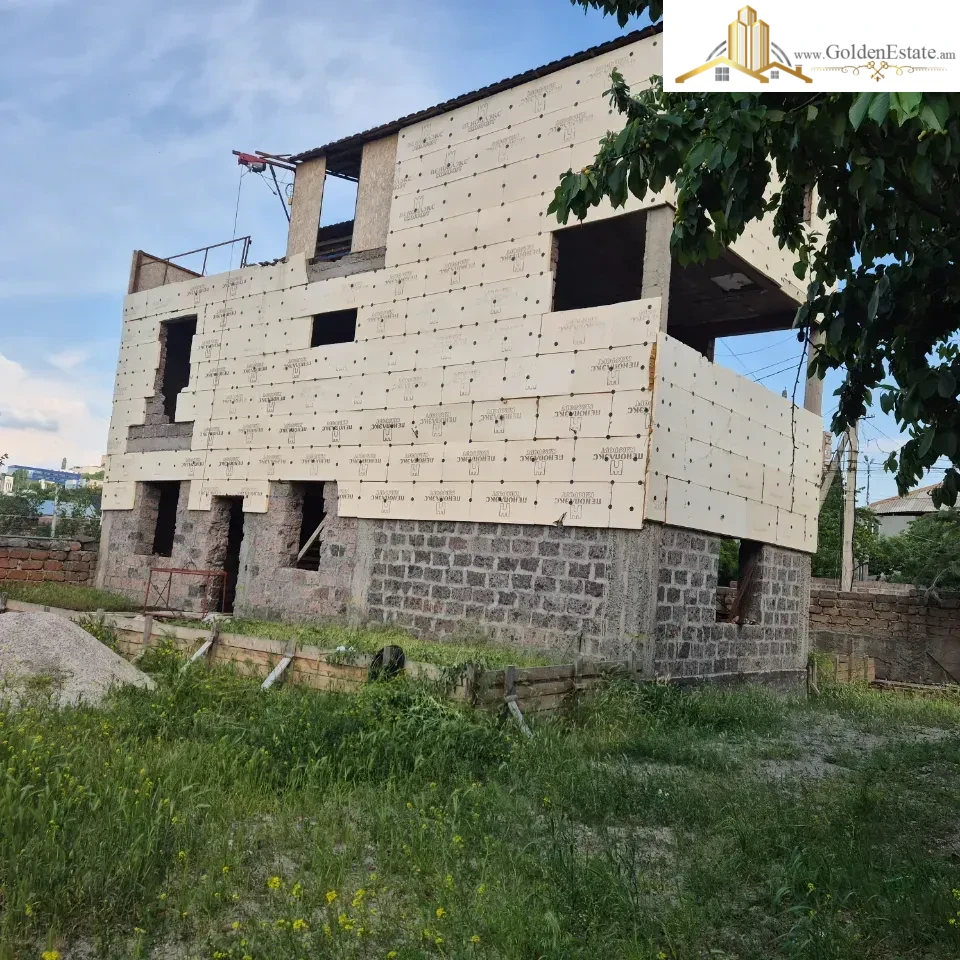 📣 Վաճառվում է Երեք հարկանի քարե տուն Շրջանցիկ Թունել փողոցում Արաբկիրում, 300 քմ, 630 քմ հողի վրա, 3+ սանհանգույց