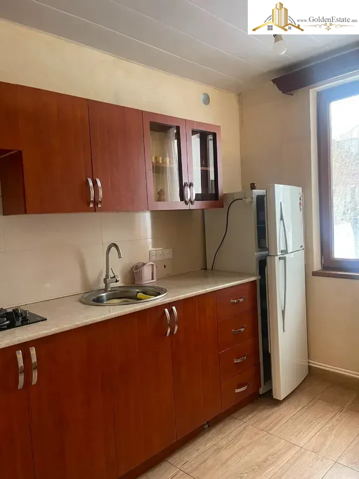 📣 Վարձով է տրվում Մեկ հարկանի քարե տուն Աղյուսագործների փողոցում կենտրոնում, 42 քմ, 700 քմ հողի վրա