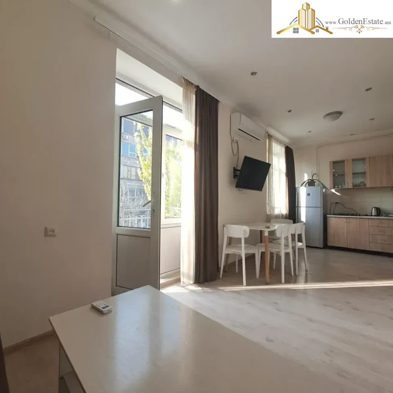 For rent: a 2-room apartment on Hovhannes Hovhannesyan Street in Arabkir, 40 sq m, 2/4 floor, high ceilings