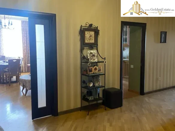 📣 آپارتمان ۴ اتاقه در ساختمان تازه‌ساز در خیابان کومیتاسی، منطقه اربکیر، ۱۳۰ مترمربع، طبقه ماقبل آخر برای فروش