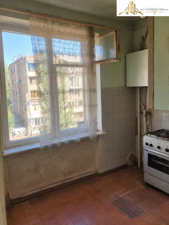 📣 Վաճառվում է 5 սենյականոց բնակարան Վրացական փողոց 2-րդ նրբանցքում Արաբկիրում, 105 քմ, 2 սանհանգույց, քարե շենք