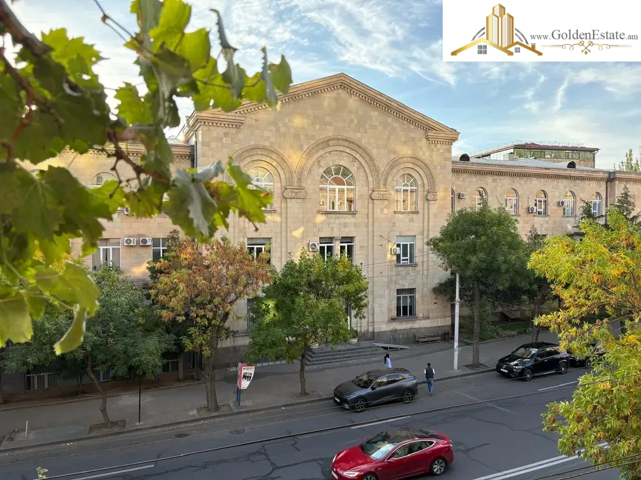 📣 Վարձով է տրվում 2 սենյականոց բնակարան Չարենցի փողոցում կենտրոնում, 73 քմ, նախավերջին հարկ, 2 սանհանգույց